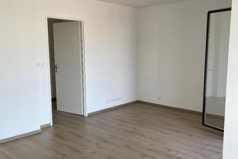 Studio en location à SAINT-JACQUES DE LA LANDE (GES04310049-610) - Photo 4